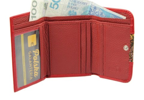 Portfel Damski Skórzany PolskaGalanteria 12 cm Suwak Skóra Naturalna Czerwony Z Grafiką KP D1208Z Portfel Damski Skórzany PolskaGalanteria 12 cm Suwak Skóra Naturalna Czerwony Z Grafiką KP D1208Z